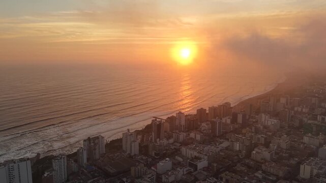 ATARDECE EN LIMA PERU A VISTA DE DRONE, HERMOSA TOMA A&Eacute;REA