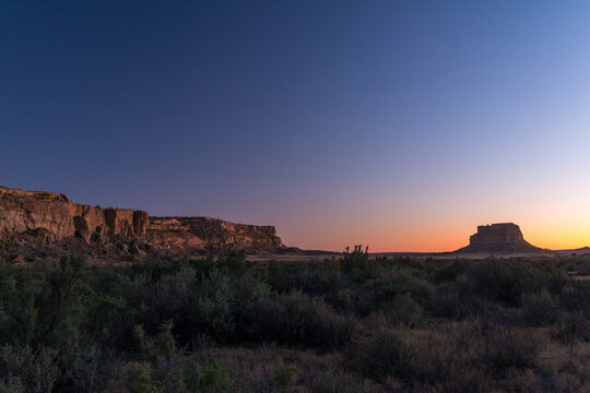 USA, New Mexico, Chaco Canyon.  Fajada Butte, rises 135 meters (443 feet) above the canyon floor, and marks the entrance to the National Park