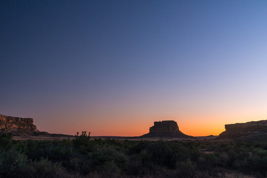 USA, New Mexico, Chaco Canyon.  Fajada Butte, rises 135 meters (443 feet) above the canyon floor, and marks the entrance to the National Park