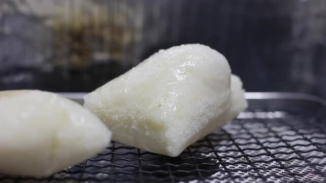 膨らみ萎む焼き餅