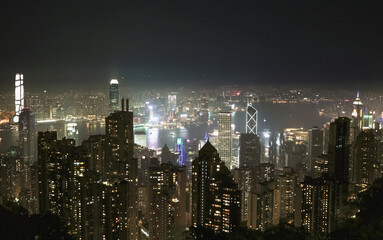 Obraz premium Hong Kong in the night, Skyline glows.