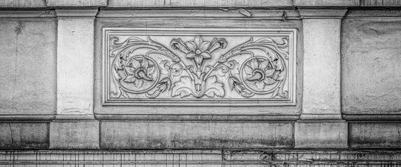 CLASSIC ARCHITECTURE - Ornaments on the facade of a very, very old classicist tenement house © Wojciech Wrzesień