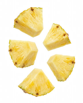 Five ripe yellow pineapple chunks arranged in a circular pattern