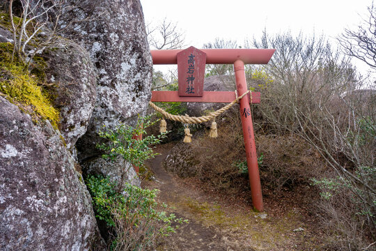 高岩神社の山頂鳥居（南島原市）