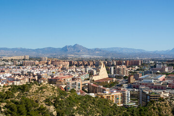 Naklejka premium Alicante, Spain - March 30, 2026: View of Alicante from Santa Barbara.