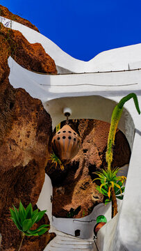 Hanging lamp and white curved walls at LagOmar in Lanzarote