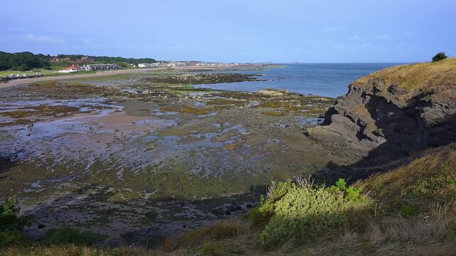 Breite felsige K&uuml;ste und Meerblick, North Berwick, East Lothian, Schottland, Vereinigtes K&ouml;nigreich, Gro&szlig;britannien