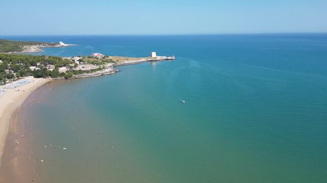 spiaggia di sabbia del gargano in Puglia