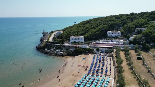 spiaggia di sabbia del gargano in Puglia