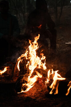 Fogata por la noche