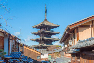 Obraz premium during the season of autumn foliage, a period of exceptional beauty. Gion,The district was built to accommodate the needs of travellers and visitors to the shrine. 