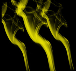 Obraz premium yellow smoke trails on black background