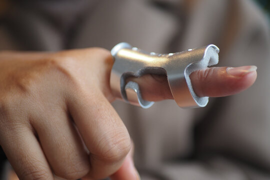 Finger support tool is used for finger therapy at home