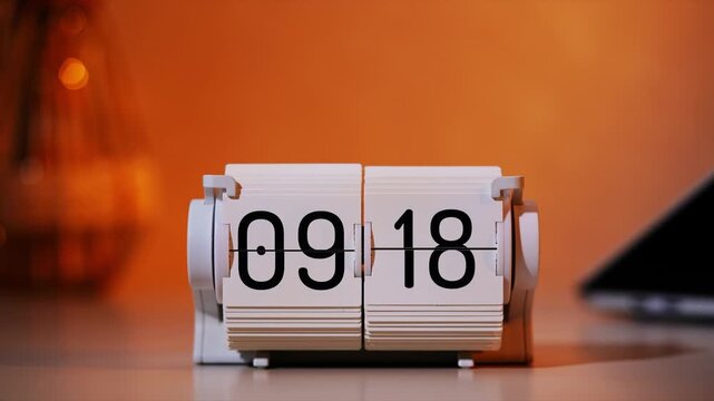 Time-lapse of an Exquisite Flip Clock in Motion