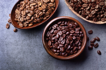 Fototapeta premium various coffee beans in wooden bowls