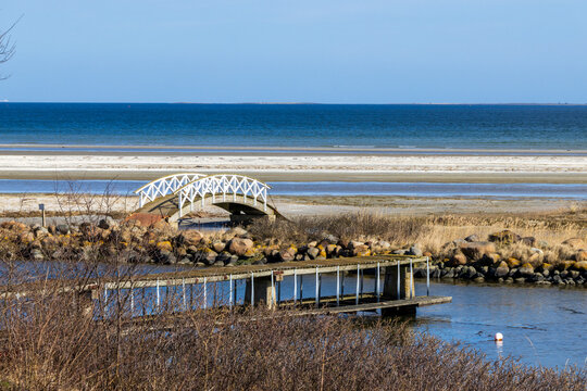 kleine Br&uuml;cke am Strand von Frederikshavn an der Ostsee