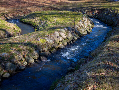 Flusslauf am Wasserfall in Bangsbo Frederikshavn