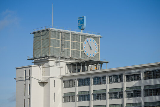 Uhr, Klokgebouw, ehemaliges Philips-Gel&auml;nde Strijp-S, Eindhoven, Niederlande