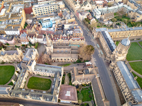 Aerial view of the architectural grandeur of Christ Church Cathedral and its surrounding quadrangles bathed in the soft glow of the setting sun, Oxford, England, United Kingdom.