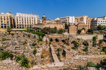 Fototapeta premium Saint George Greek Orthodox Cathedral and Roman Forum ruins in Beirut, Lebanon