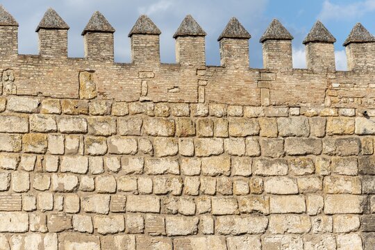 Wall with battlements, Real Alc&aacute;zar de Sevilla, Seville, Andalusia, Spain