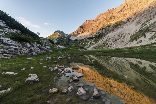 Mountains in the evening light, Glasfelderkopf in the center, right Fuchskarspitze, reflection in the mountain lake at the Printz-Luitpolt house, Bad Hindelang, Allg&auml;u, Bavaria, Germany