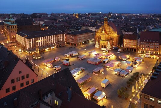 Aerial view, main market at Christmas time during Corona Pandemic without Christkindlesmarkt, Nuremberg, Middle Franconia, Franconia, Bavaria, Germany