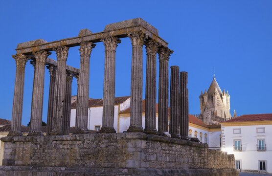Roman temple of Diana in front of the Santa Maria Cathedral at twilight, UNESCO world heritage site, &Eacute;vora, Alentejo, Portugal