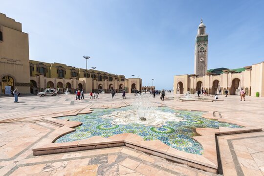 Star-shaped decorated fountain, Hassan II Mosque, Grande Mosqu&eacute;e Hassan II, Moorish architecture, with 210m highest minaret in the world, Casablanca, Morocco
