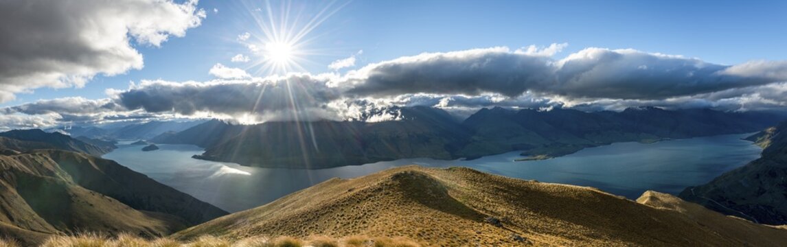 View of Lake Wanaka in sunshine, lake and mountain landscape, view from Isthmus Peak, panoramic picture, Wanaka, Otago, South Island, New Zealand