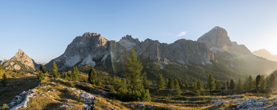Sunrise in front of the peaks of Col dei Bos and Tofane, Passo Falzarego, Falzarego Pass, Dolomites, South Tyrol, Trentino-Alto Adige, Italy