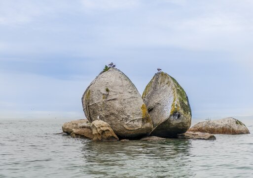 Cleaved rock, Split Apple Rock, Abel Tasman National Park, Tasman Region, Southland, New Zealand