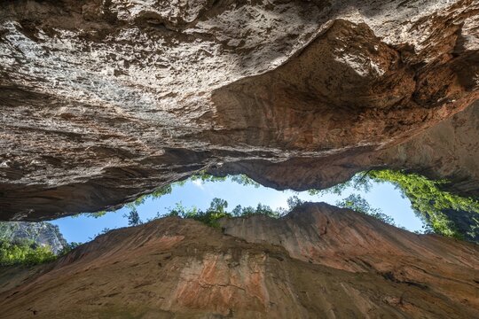 Gorge, view upwards, red rock walls of the Garganta Verde, Sierra de C&aacute;diz, Cadiz, Spain