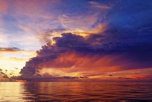 Large thundercloud after sunset, dramatic evening sky, symbol calm in front of the storm, Pacific Ocean, Sulu Lake, Tubbataha Reef National Marine Park, Palawan Province, Philippines