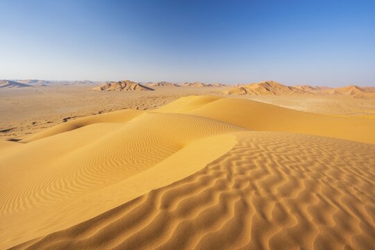 Sand dunes in the Rub Al Khali desert, the world's largest sand desert, Empty Quarter, Oman