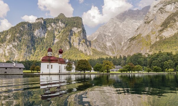 St. Bartholom&auml; with Watzmann east face, K&ouml;nigssee, Berchtesgaden National Park, Berchtesgadenener Land, Upper Bavaria, Bavaria, Germany