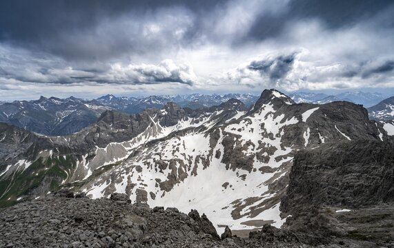 Mountain panorama with old snow fields, summit of the Hohe Licht, Heilbronner Weg, Allg&auml;u Alps, Allg&auml;u, Bavaria, Germany