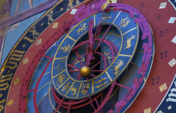Astronomical clock and cytglogge, time bell tower, in the old town of Bern, Inner City, Bern, Canton of Bern, Switzerland