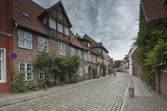 Alley with cobblestones, Old Town, L&uuml;neburg, Lower Saxony, Germany