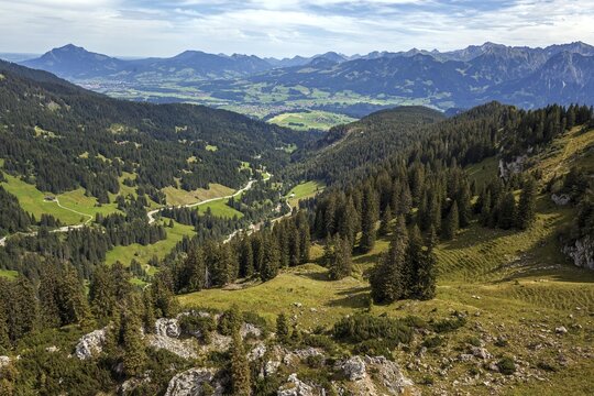 View from Besler ridge to Riedberg road, Illertal and Allg&auml;u Alps, near Obermaiselstein, Oberallg&auml;u, Allg&auml;u, Bavaria, Germany