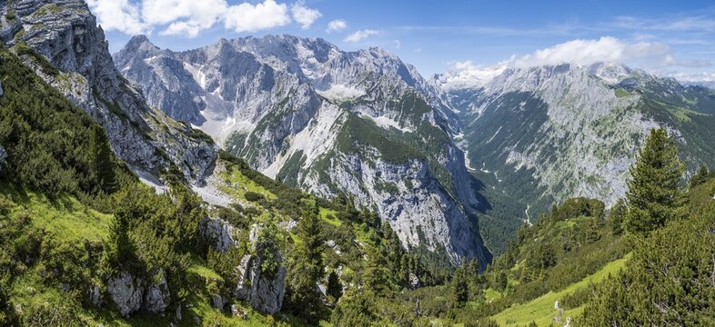 View into the Reintal valley and of the peaks of the Wetterstein mountains, on the left Hochwanner and Hinterreintalschrofen, on the right summit of the Zugspitze and Alpspitze with Zugspitzplatt, hiking trail to the Meilerh&uuml;tte, Wetterstein mountains, Garmisch Partenkirchen, Bavaria, Germany