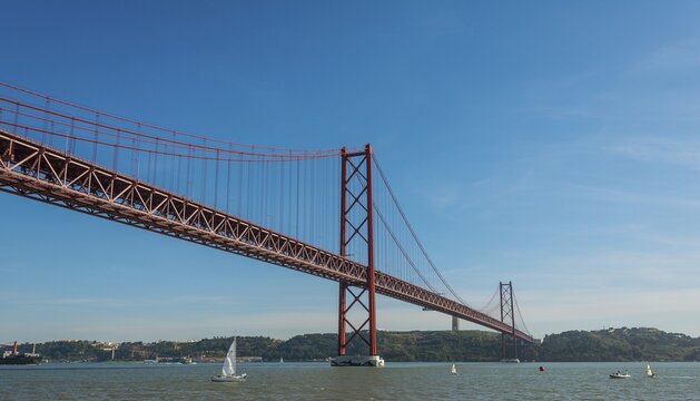 Ponte 25 de Abril, 25th of April Bridge, River Tagus, Lisbon, Lisboa Region, Portugal