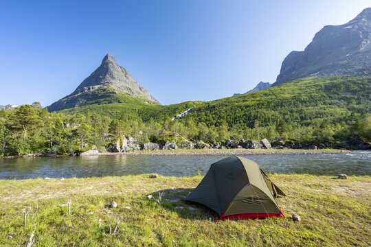 Tent by the lake Innerdalsvatna, mountain Innerdalst&aring;rnet, Innerdalen High Valley, Sunndal, M&oslash;re og Romsdal, Vestland, Norway