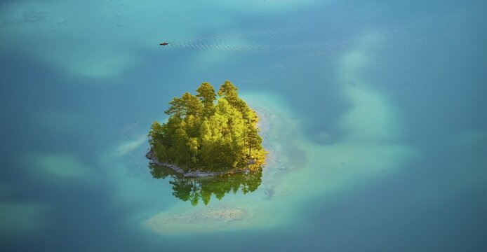 Aerial view, island in the Eibsee lake above, near Grainau, Upper Bavaria, Bavaria, Germany