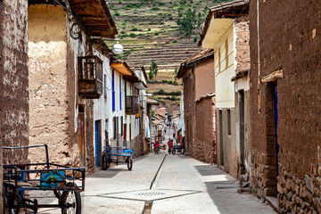 Obraz premium The town of Ollantaytambo in the Peruvian Andes 