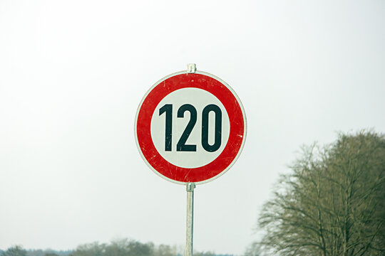 Geschwindigkeitsbegrenzung auf deutschen Autobahnen