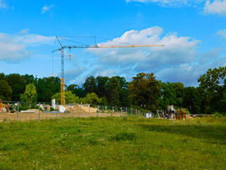 Obraz premium Ein Kran auf einer Baustelle an der Hyparschale