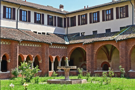 Milano, L'abbazia benedettina di Chiaravalle, Lombardia, Italia
