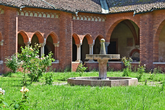 Milano, L'abbazia benedettina di Chiaravalle, Lombardia, Italia