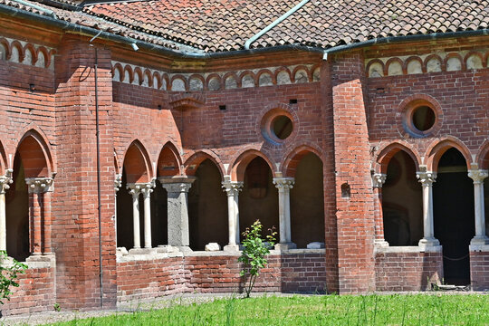 Milano, L'abbazia benedettina di Chiaravalle, Lombardia, Italia